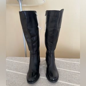 Etienne Aigner iconic Chip Ridibg Boots